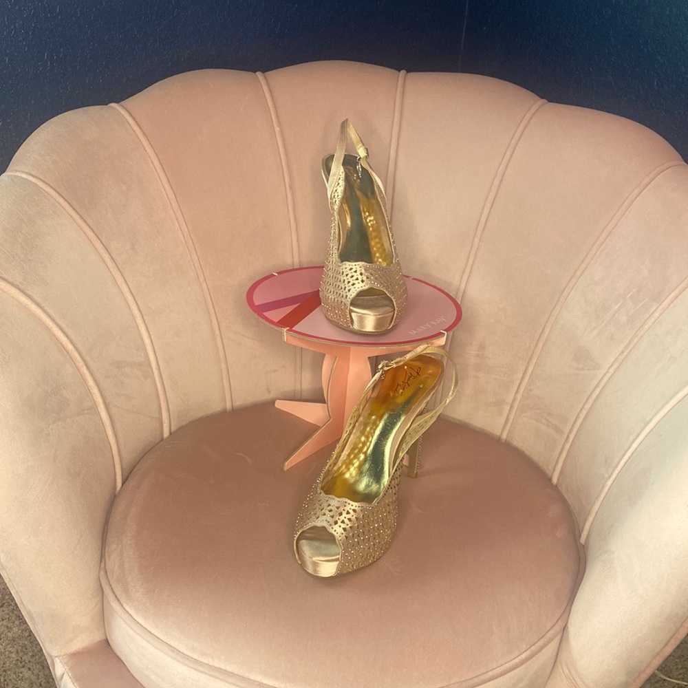 Showstoppers! Rose Gold Thalia Sodi heels that were only worn one time for photo